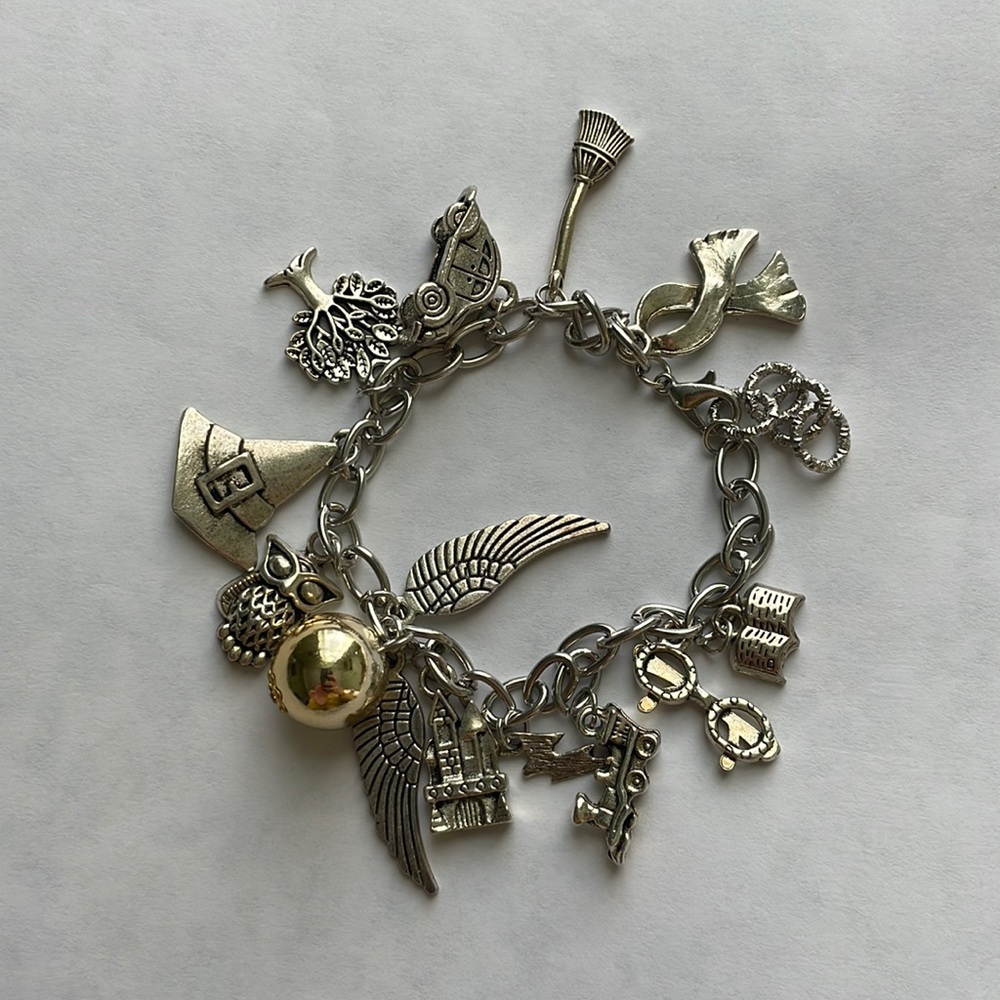 Harry Potter, silver charm bracelet.